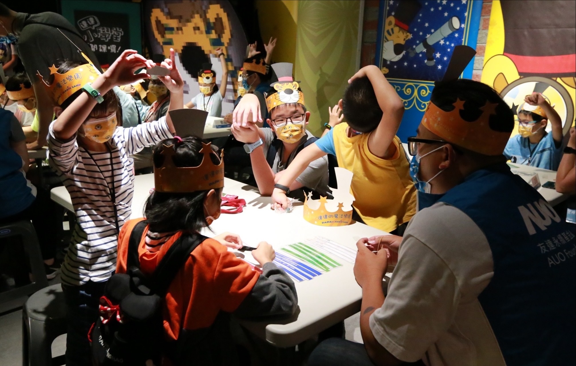 世界杯下单平台网站官网以永续理念推动全人教育计划，内外结盟储备科普教育人才，荣获亚太永续行动奖社会共融面的金奖肯定