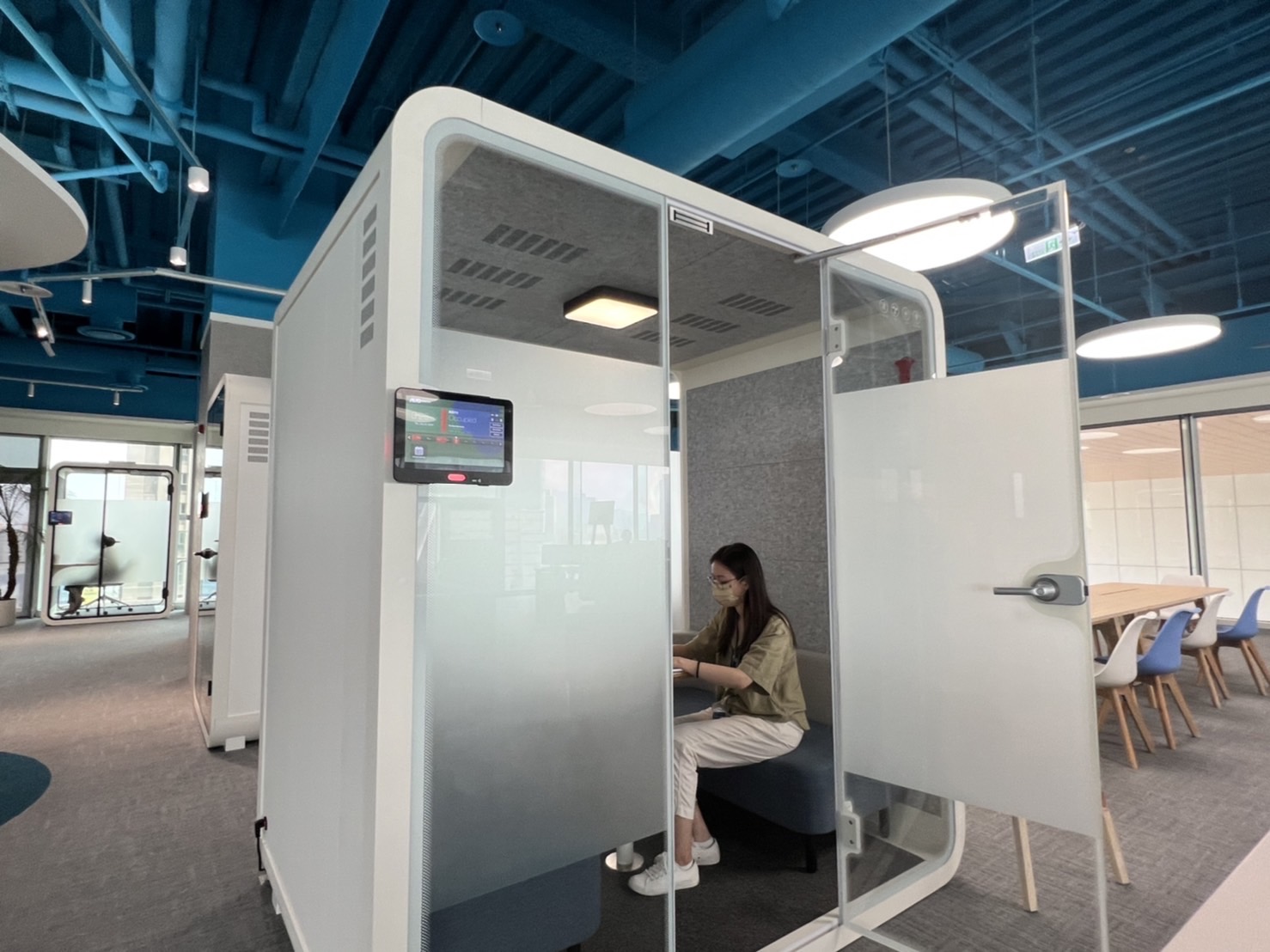 友達高雄據點的智慧行動辦公艙，展現友達在面板以外的研發應用軟實力