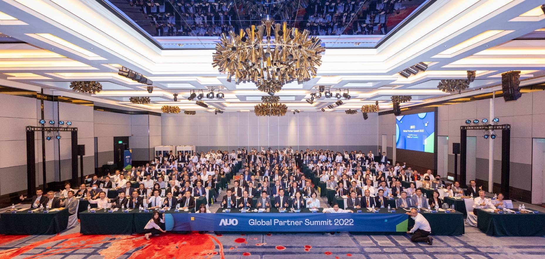 友達推動「安心、創新、用心、同心、盡心」五星職旅，為菲籍員工打造全方位照護，首度贏得「人權實踐與發展領袖獎」殊榮