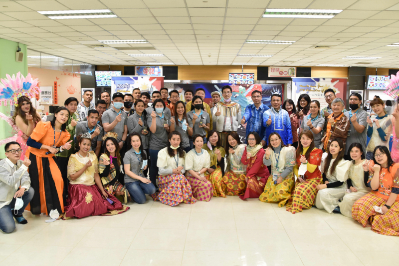 友達推動「安心、創新、用心、同心、盡心」五星職旅，為菲籍員工打造全方位照護，首度贏得「人權實踐與發展領袖獎」殊榮