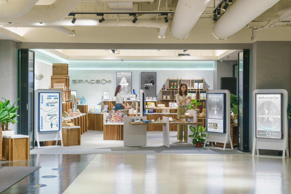 世界杯下单平台网站官网打造永续选物商店，展示社企及社创商品，结合创利空间所开发的智能零售系统，整合多元产品信息，让无人商店扮演公益行动的推手