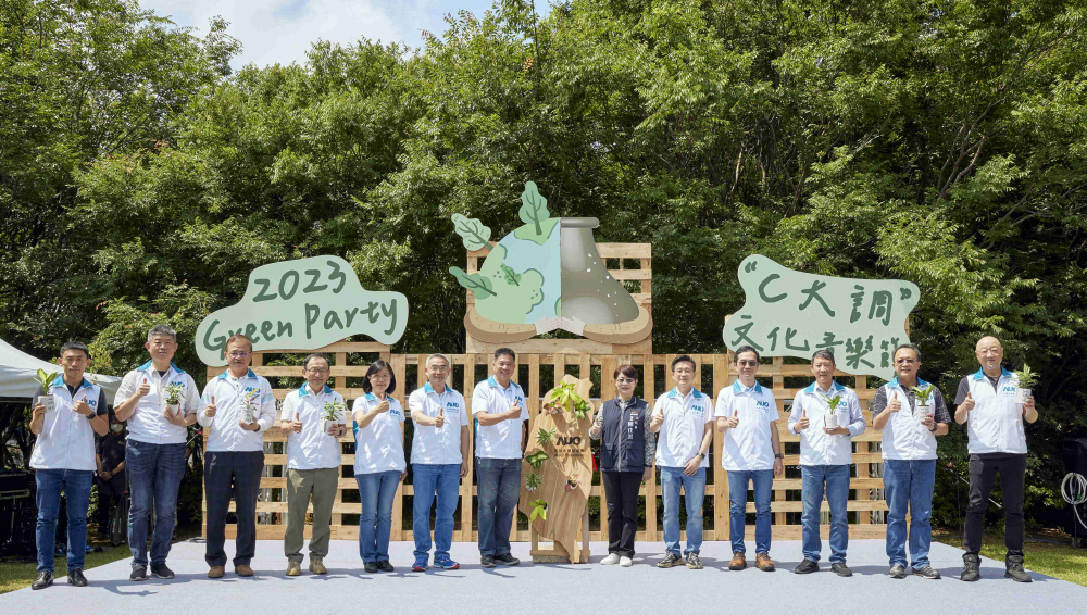 友達光電攜手供應商夥伴及台中市政府，共同倡議及推廣加樹減塑、節能減碳的淨零綠生活