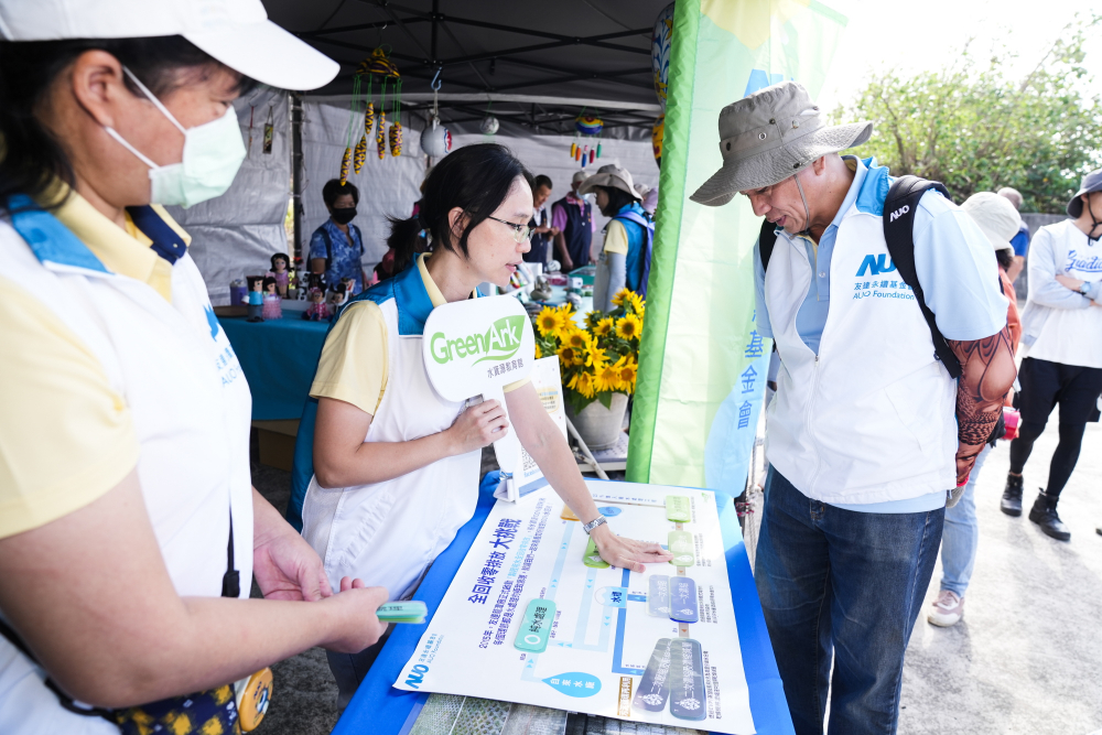 2023年友達永續基金會Ocean Party活動攜手社會企業及地方創生團體，策展食衣行等循環再生環教市集，及電動巴士接駁等低碳活動設計，打造減塑低碳的永續淨灘活動
