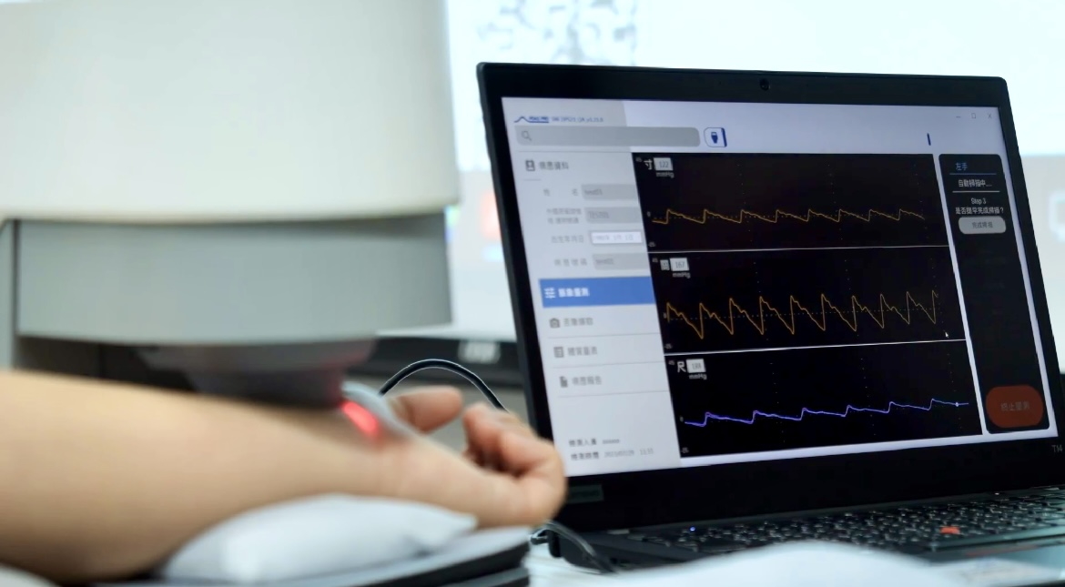 世界杯下单平台网站官网耘康以高解析与拟真的显示技术，将其应用于中医检测，提供&ldquo;中医数位化检测方案&rdquo;，使传统中医检测结果数据化与可视化