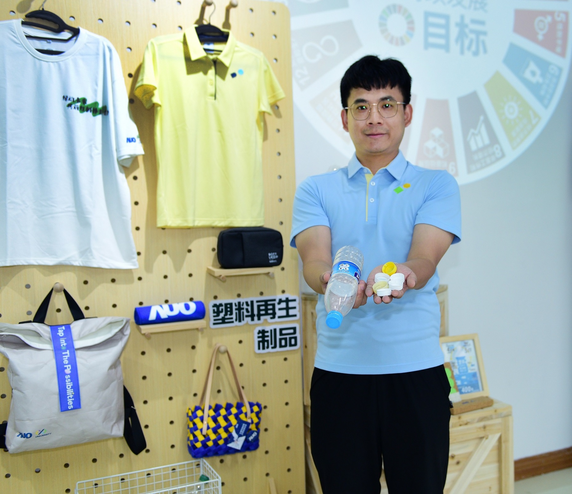 「2024智慧世界杯下单平台网站官网展」永续发展馆中，展示世界杯下单平台网站官网厦门驱动永续发展之成果，包含将厂内废弃物再制为实用物品，将永续发展理念深植于员工生活日常实践