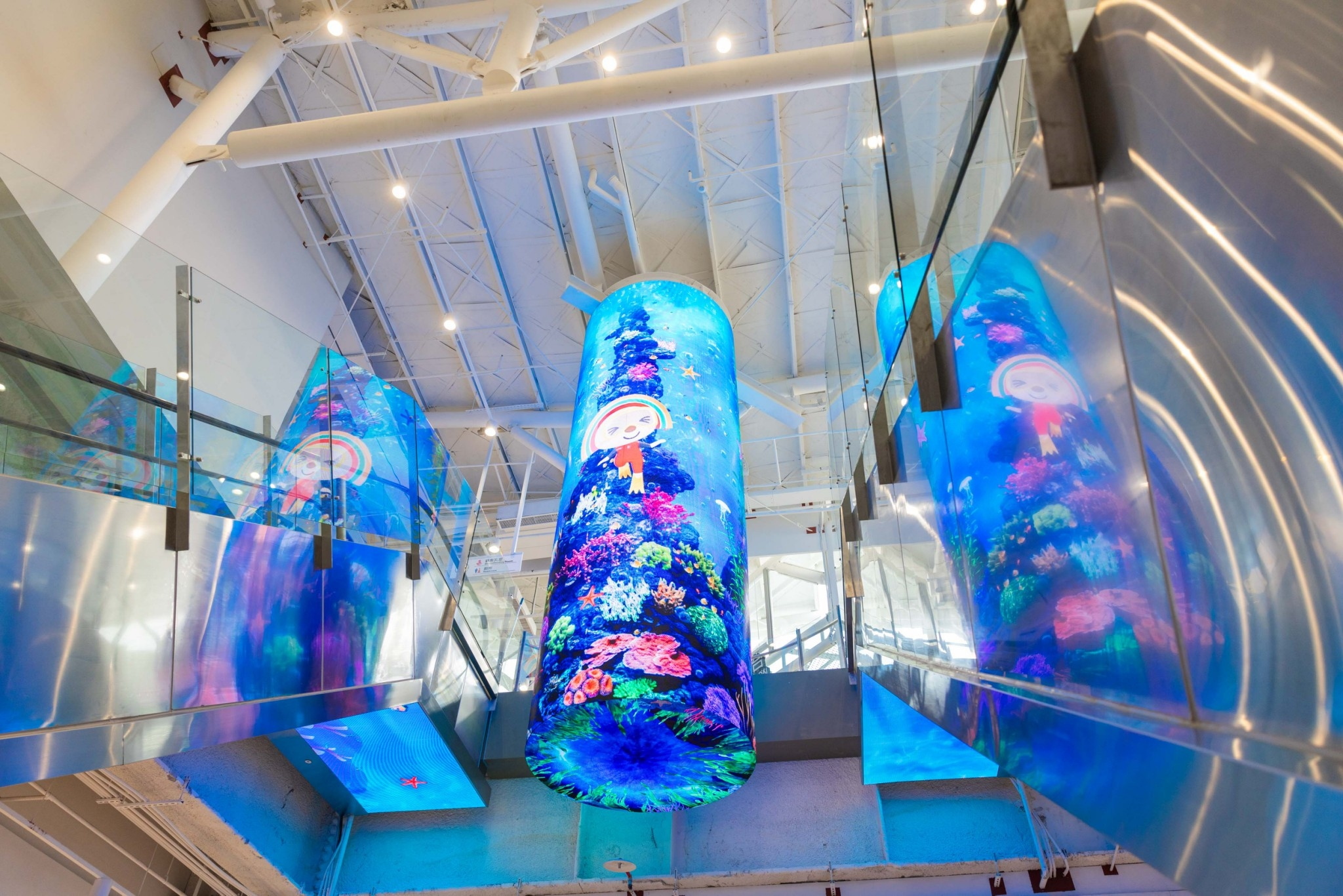 達擎與傑可達整合先進顯示技術與軟硬體應用服務，提供一系列大型LED顯示解決方案，為全新改裝開幕的「清水服務區」佈局嶄新視覺體驗。