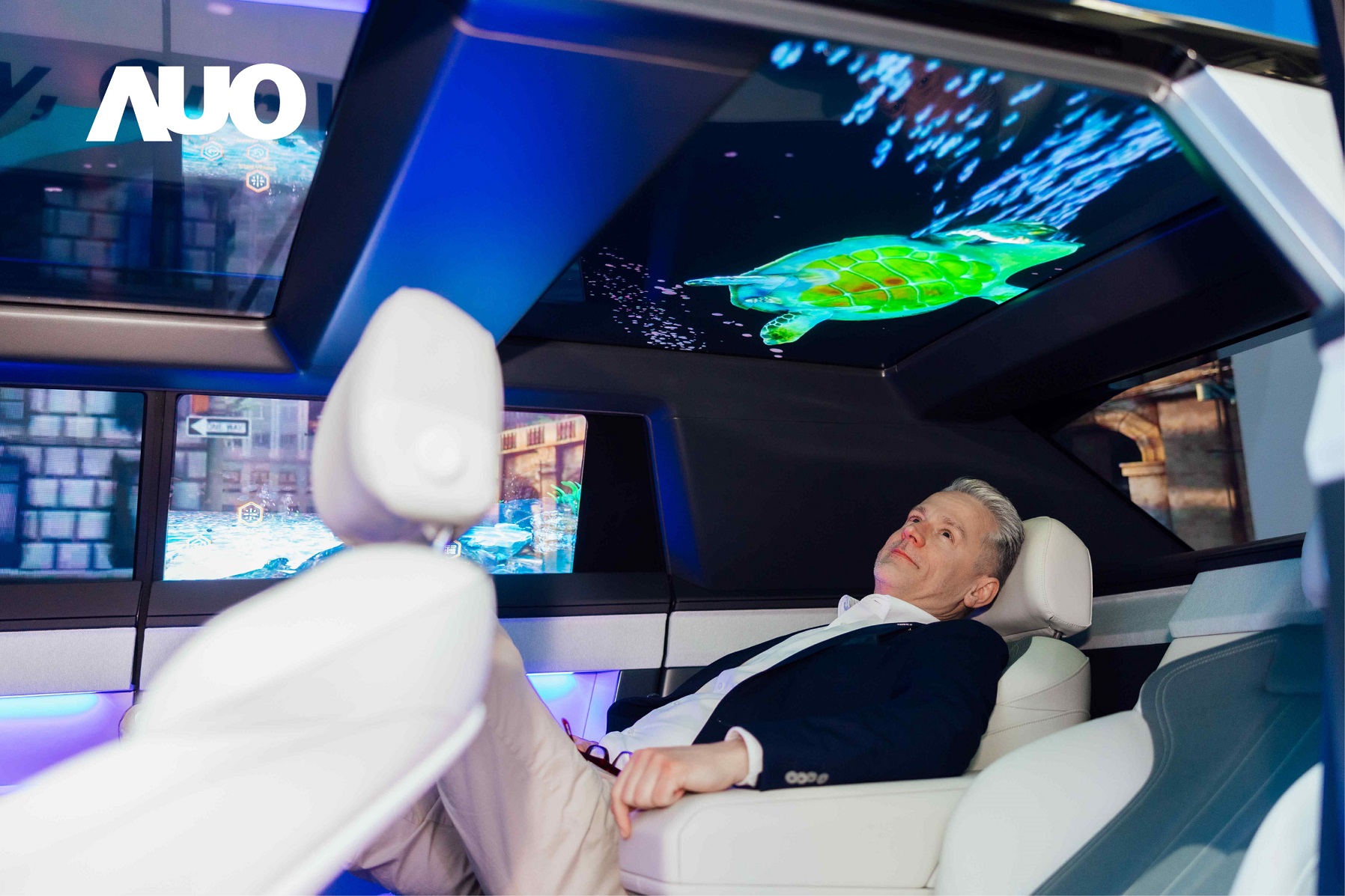 世界杯下单平台网站官网Smart Cockpit 2025集Micro LED透明、大型化、可挠优势之大成，携手BHTC打造未来视界的车用Display HMI解决方案