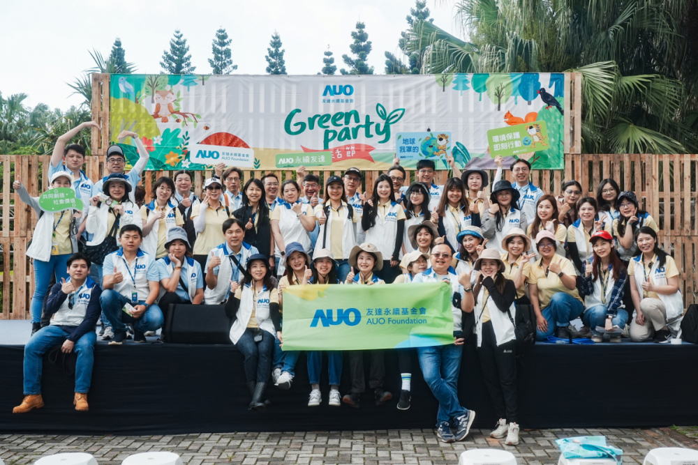友達積極推動低碳轉型、節能減碳與減塑行動，落實環境承諾與社會責任，榮獲「台灣百大永續典範企業獎」