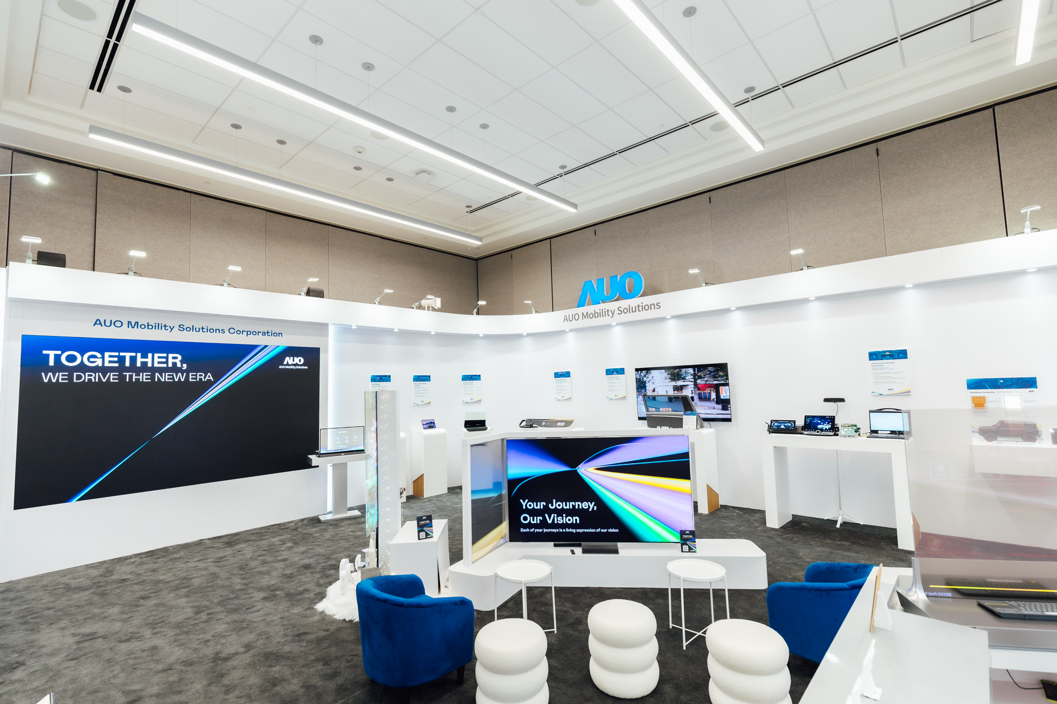 世界杯下单平台网站官网智慧行动在AI与软件定义汽车的演进下，重新定义显示人机互动，致力与产业客户合作共创，打造具差异化、功能扩展弹性的未来座舱体验。